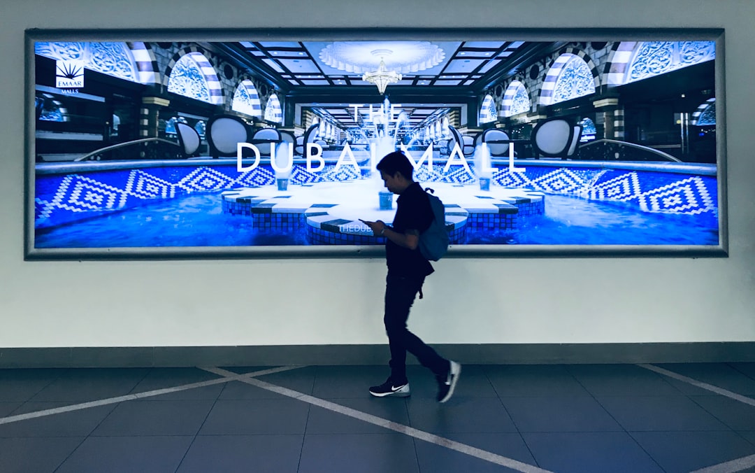 gérez efficacement vos affichages numériques grâce à notre solution de management de signalétique digitale, optimisant la communication et l'engagement du public.