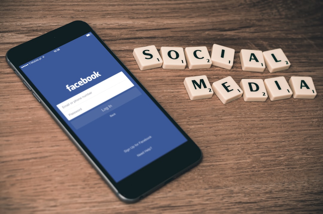 découvrez comment la révolution des réseaux sociaux transforme la communication, les entreprises et la société à l'ère digitale.