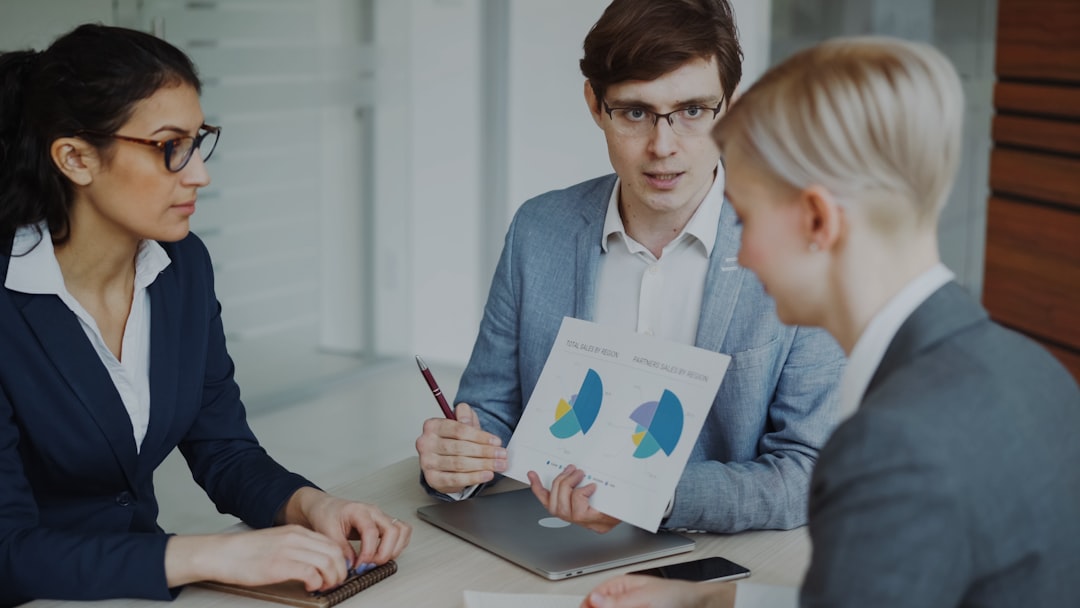 découvrez les meilleures pratiques et stratégies pour optimiser la gestion des ventes, augmenter la performance de votre équipe commerciale et booster votre chiffre d'affaires.