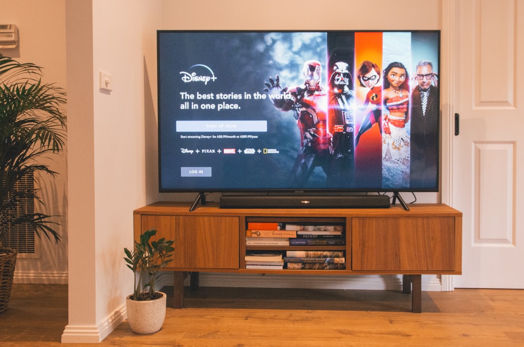 découvrez le streaming en direct et à la demande : films, séries, musique et événements en haute qualité, accessibles partout et à tout moment.
