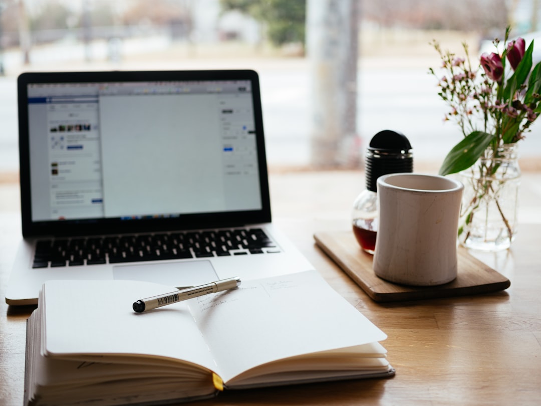 découvrez comment élaborer une stratégie de contenu efficace pour optimiser votre visibilité, engager votre audience et booster la croissance de votre entreprise.