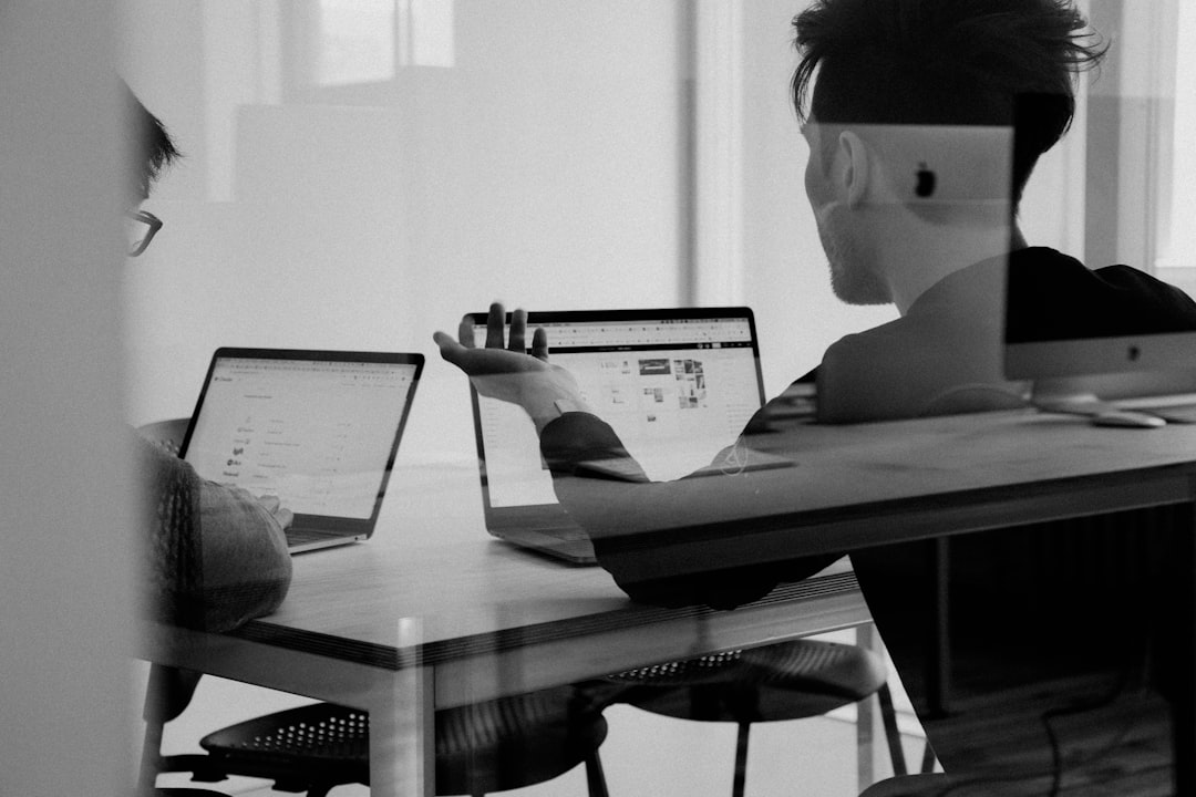 découvrez les meilleures stratégies d'influencer marketing pour augmenter la visibilité de votre marque et engager votre audience efficacement.