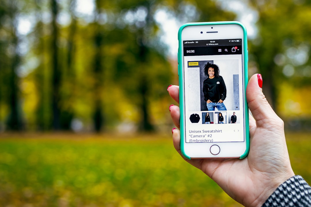 découvrez le livestream shopping : une expérience d'achat en direct interactive où vous pouvez voir, poser des questions et acheter vos produits préférés en temps réel.