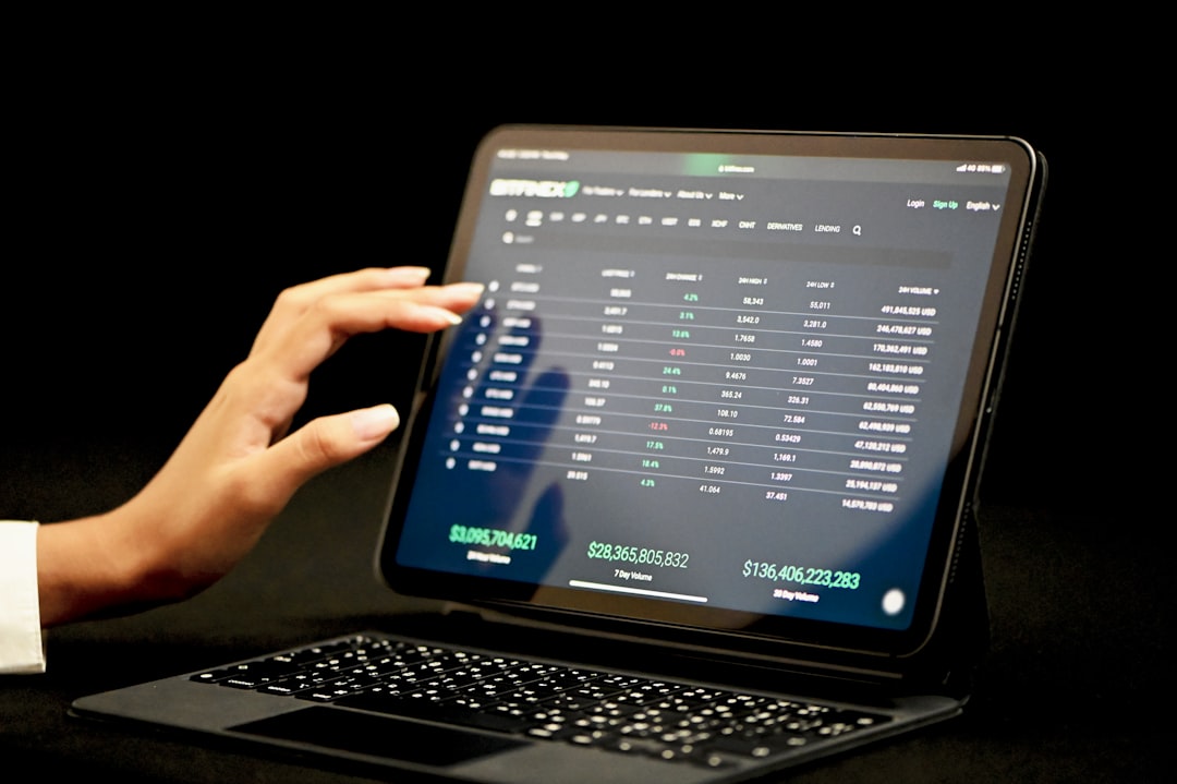 découvrez le smart bidding, une stratégie d'enchères automatisée qui optimise vos campagnes publicitaires pour maximiser les performances et le retour sur investissement.