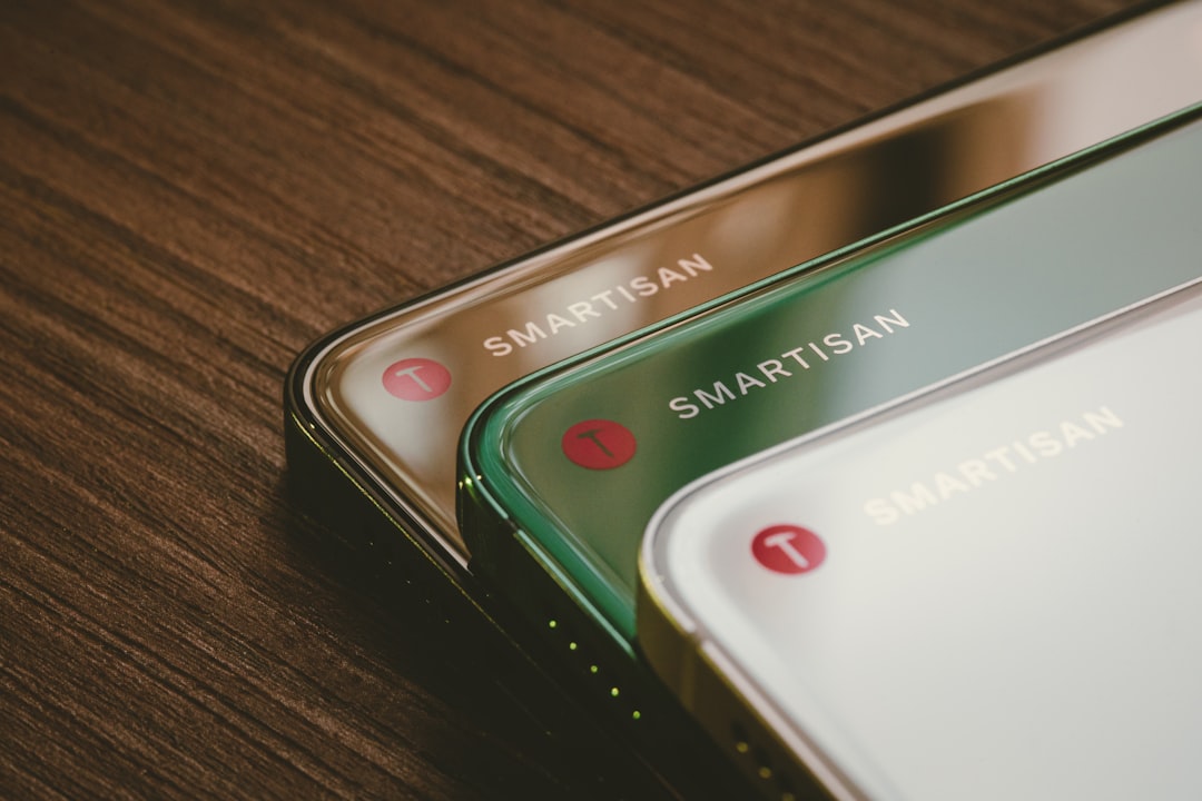 smartmockups vous permet de créer facilement des maquettes réalistes pour vos produits et designs, sans compétences techniques.