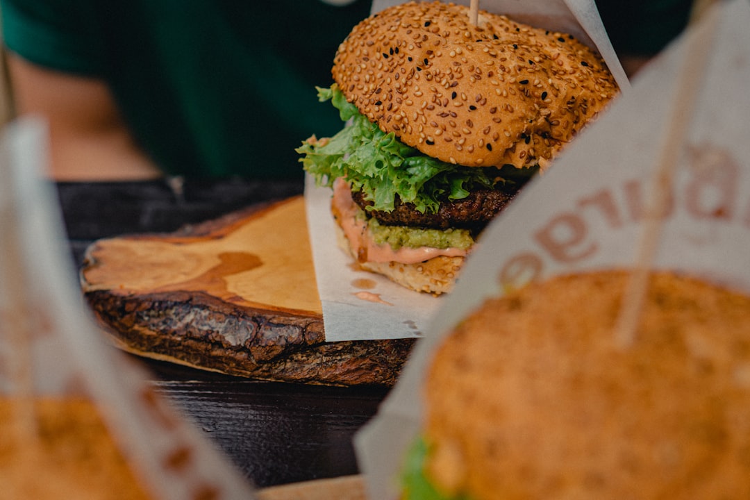 helpcrunch est une plateforme tout-en-un de support client et de marketing conversationnel, offrant chat en direct, gestion des tickets et automatisation pour améliorer l'expérience utilisateur.